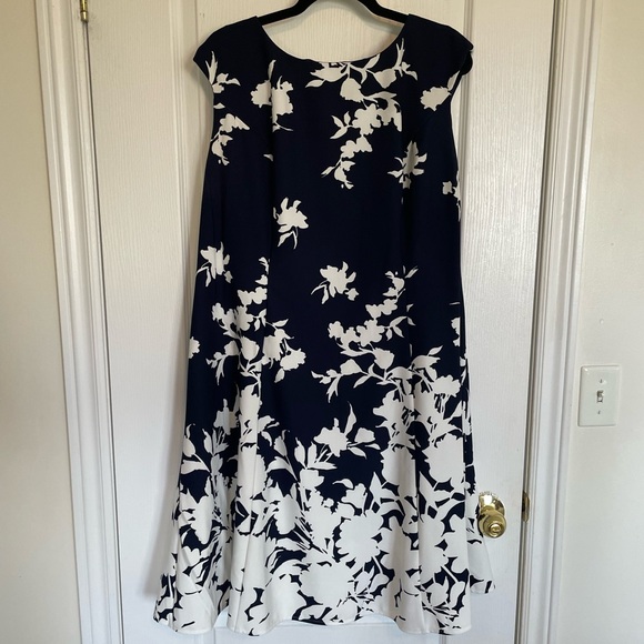 Laura fit and flare navy/cream dress. Size 16W - Picture 3 of 4